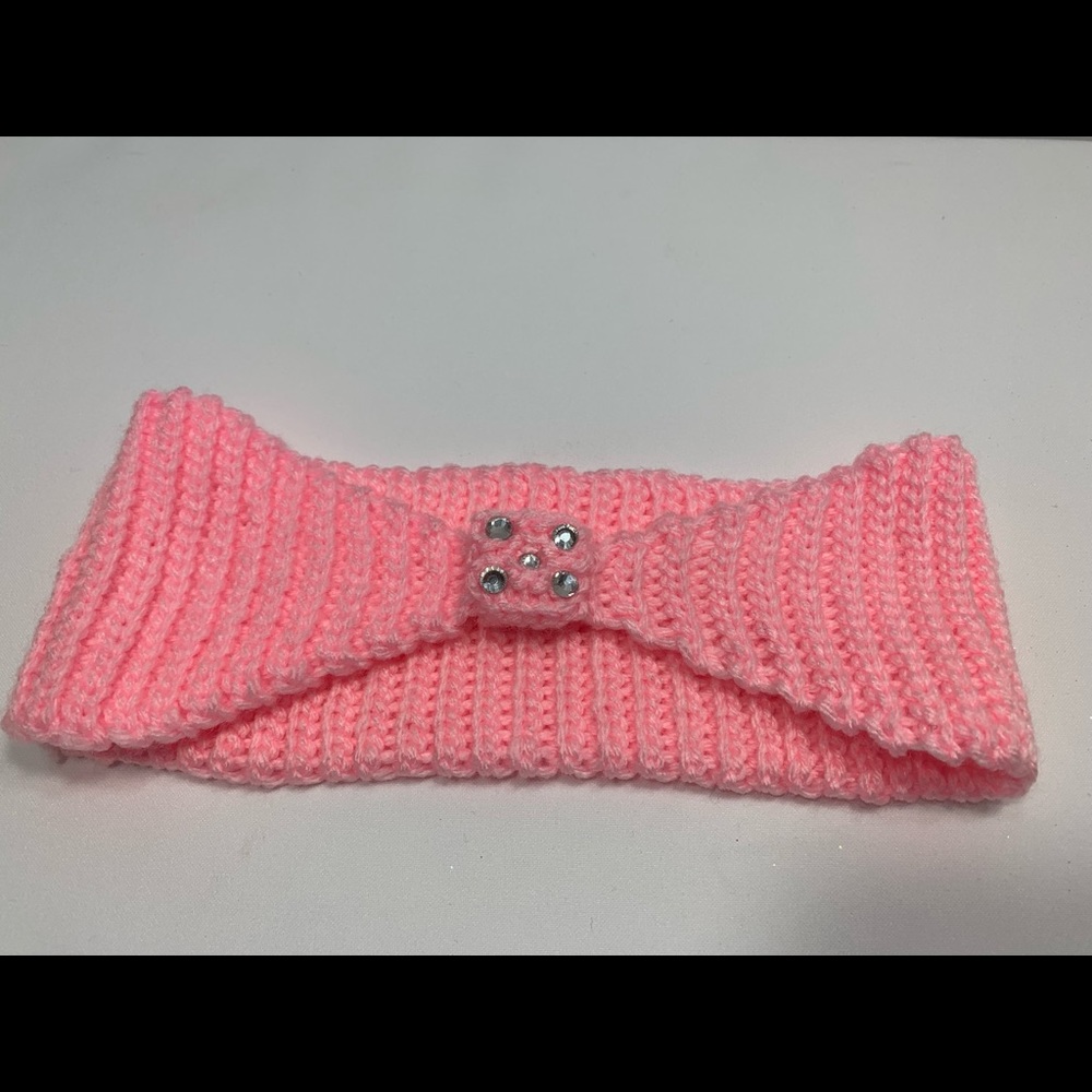 Ears warmers comes in a variety of colors